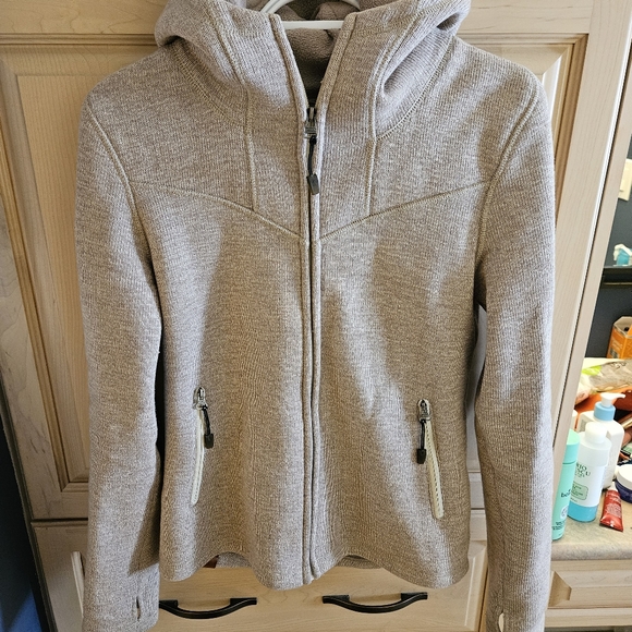 Bench Hooded Sweater - Picture 1 of 5
